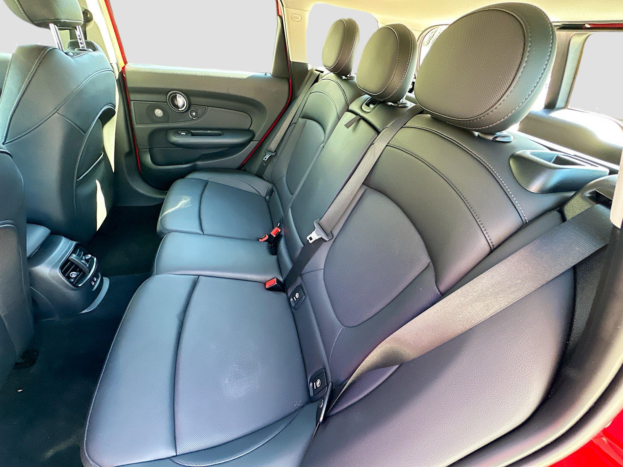 Used 2020 MINI Cooper Clubman S w/ Premium Package image 25