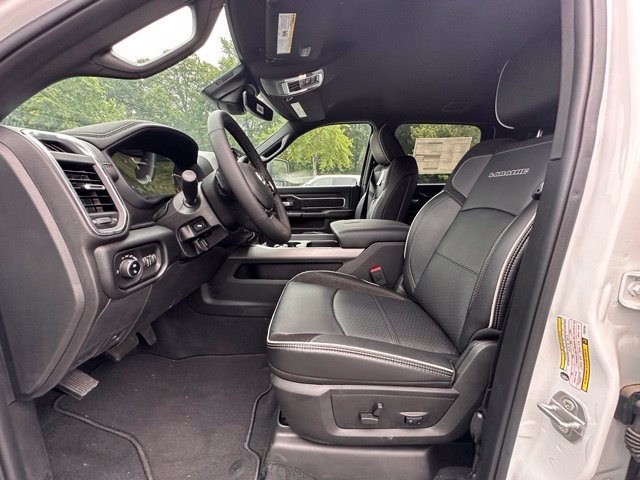 New 2026 RAM 2500 Laramie AWD/4WD image 18