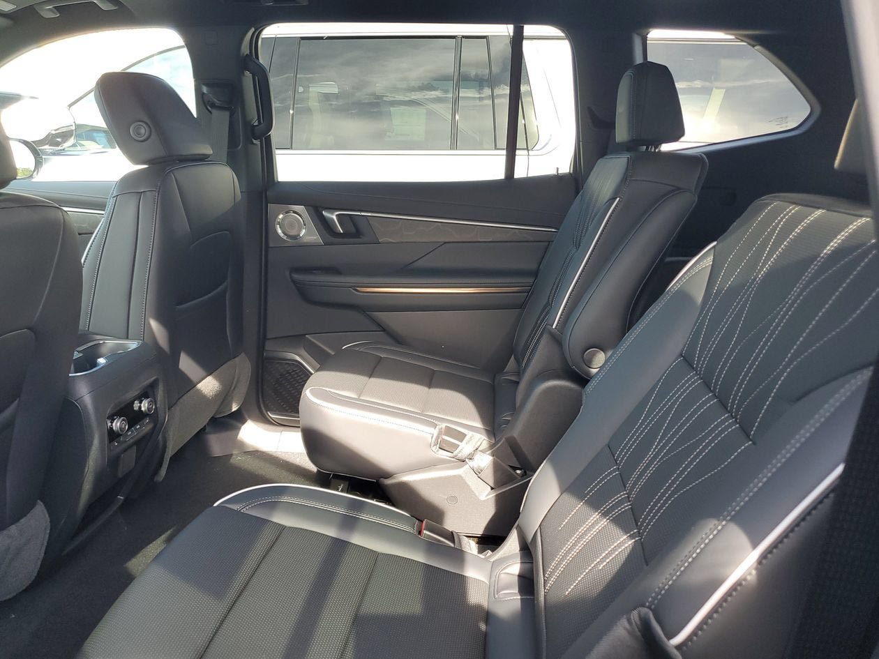New 2026 Buick Enclave Avenir w/ Super Cruise Package FWD image 11