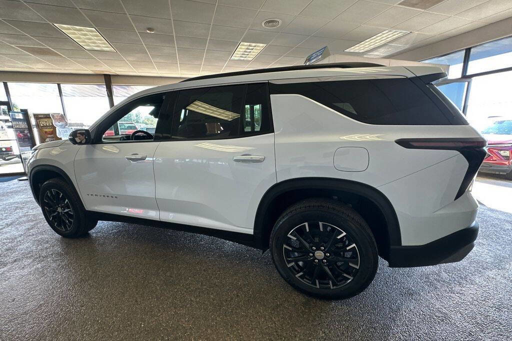 New 2026 Chevrolet Traverse LT w/ Sun and Wheel Package