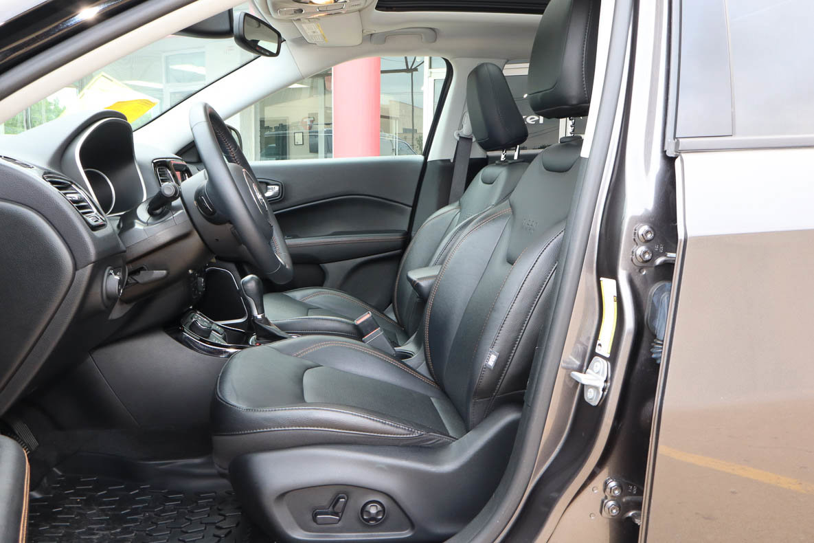 Used 2018 Jeep Compass Limited w/ Navigation Group AWD/4WD image 7