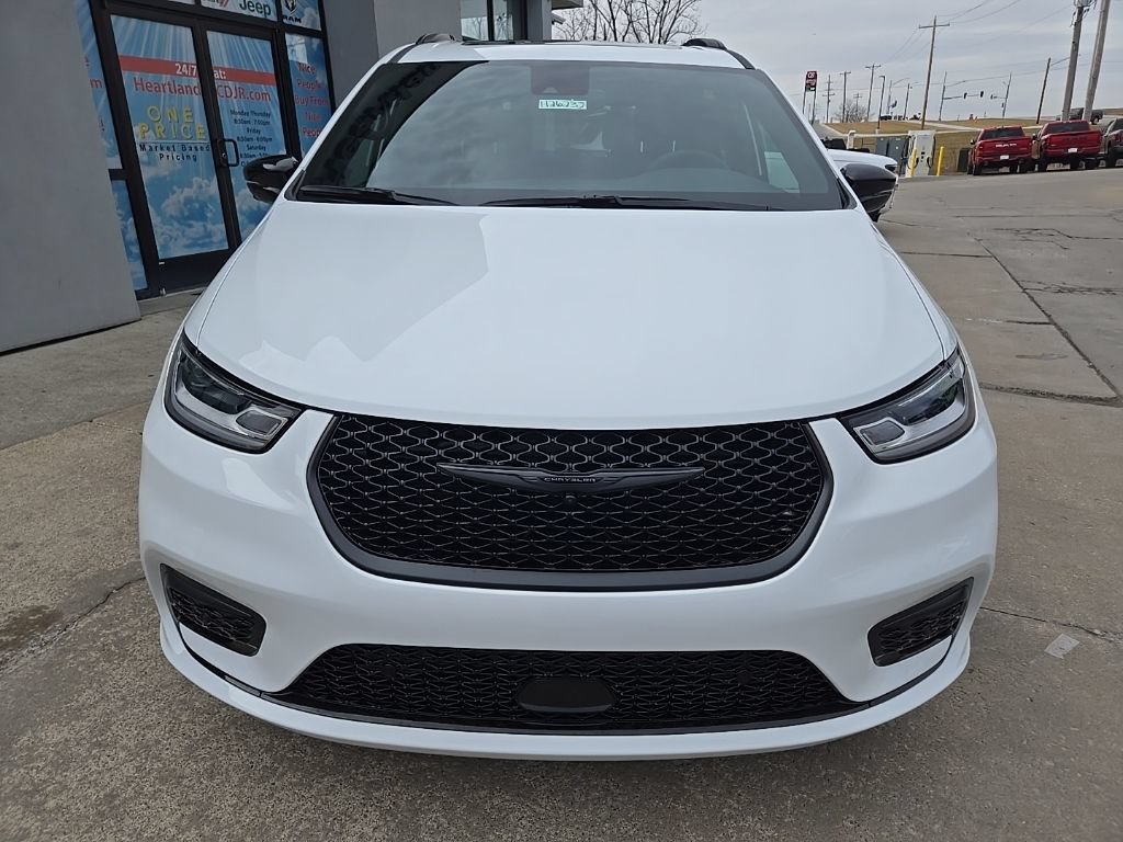 New 2026 Chrysler Pacifica Select w/ S Appearance Package FWD image 16