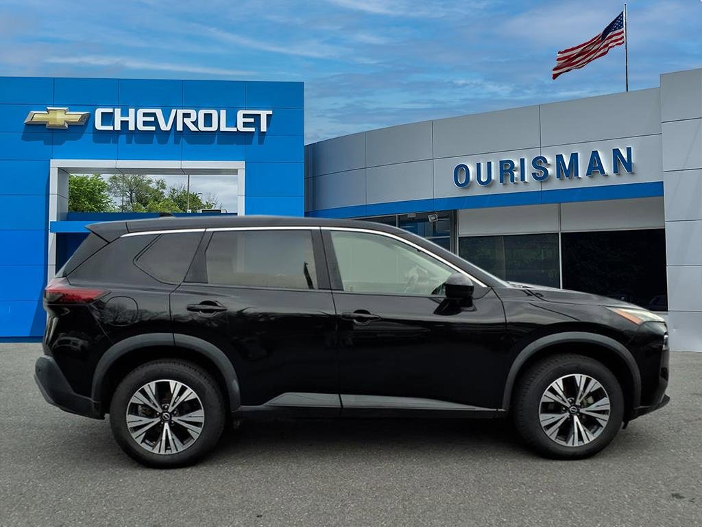 Used 2023 Nissan Rogue SV image 2