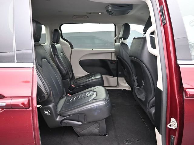 Used 2019 Chrysler Pacifica Touring-L image 43