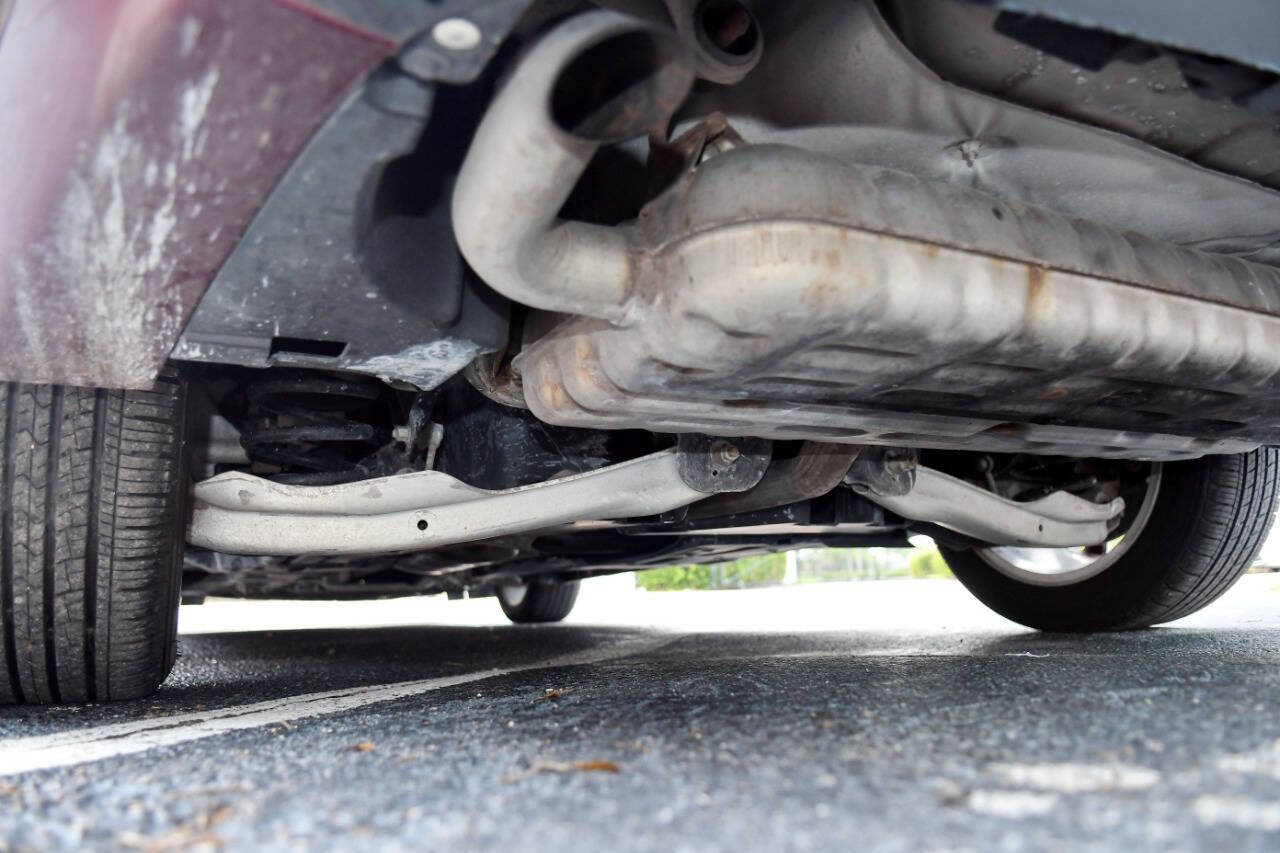 Used 2015 Chrysler 200 Limited FWD image 12