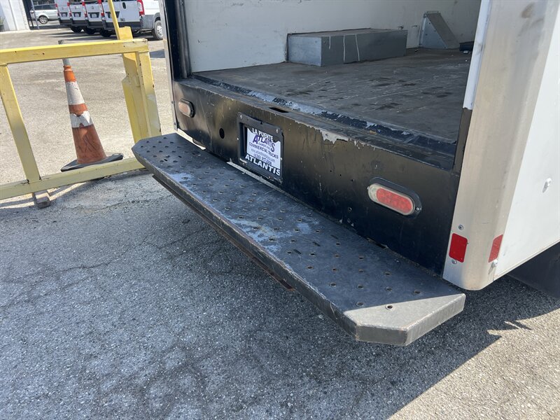 Used 2021 Chevrolet Express 3500 w/ Power Convenience Package RWD image 26