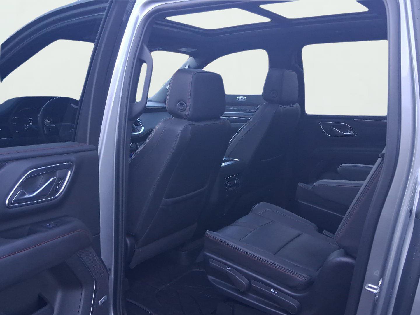 Used 2024 Chevrolet Suburban RST w/ Sport Performance Package AWD/4WD image 26