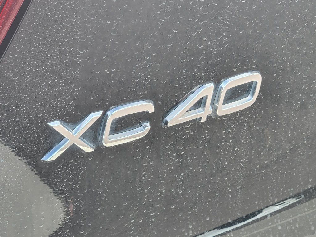 Used 2023 Volvo XC40 B5 Plus AWD/4WD image 11