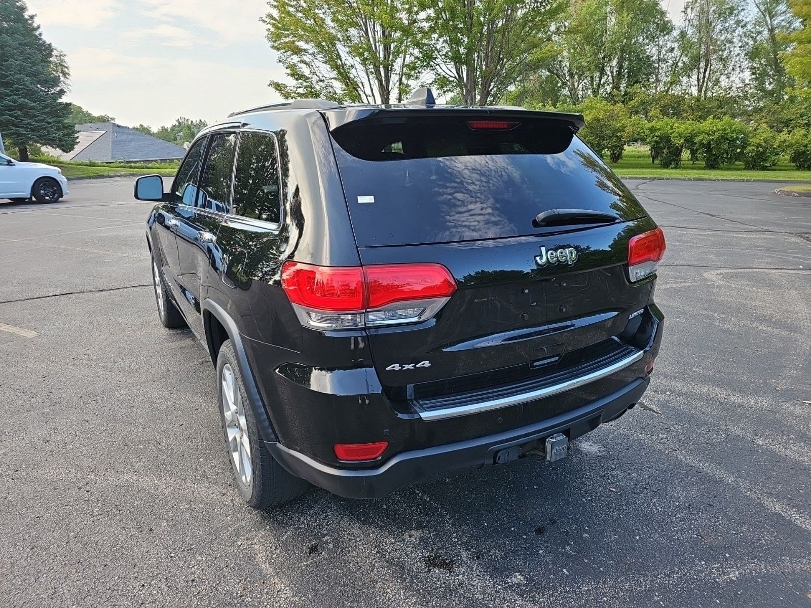 Used 2017 Jeep Grand Cherokee Limited w/ Trailer Tow Group IV AWD/4WD image 3