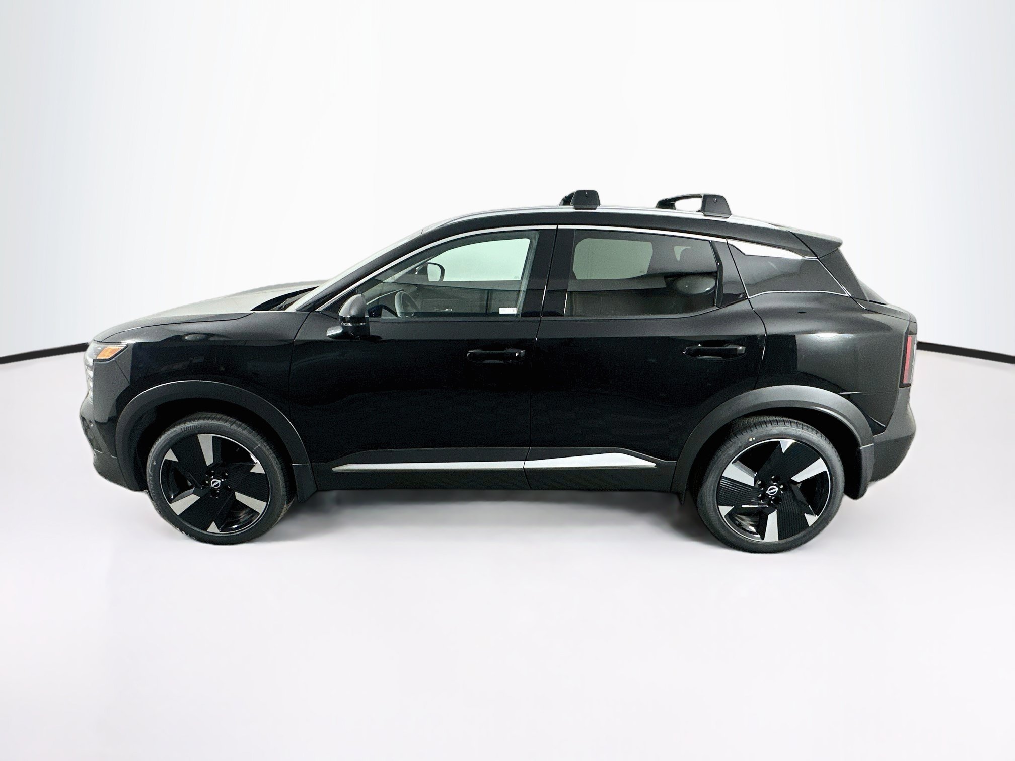 Used 2026 Nissan Kicks SR w/ Cold Weather Package FWD image 4
