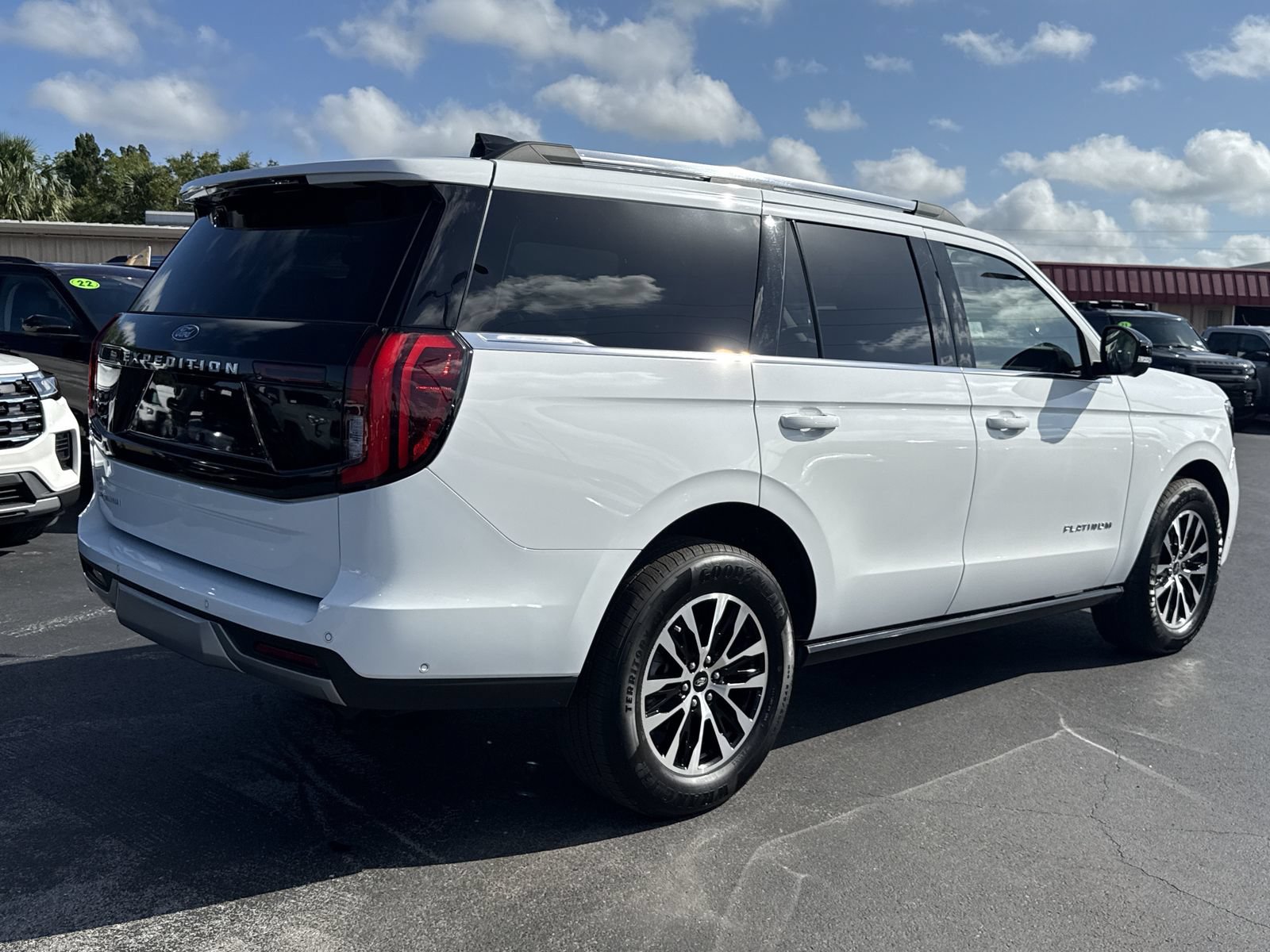 Certified 2025 Ford Expedition Platinum AWD/4WD image 5