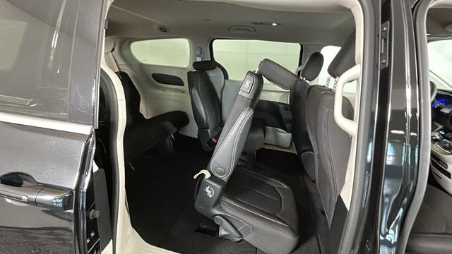Used 2023 Chrysler Voyager LX FWD image 29