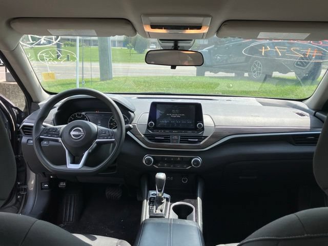 Used 2024 Nissan Altima 2.5 SV FWD image 25