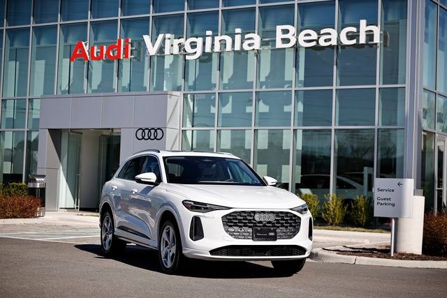 Certified 2025 Audi Q5 Premium Plus w/ Premium Plus image 1