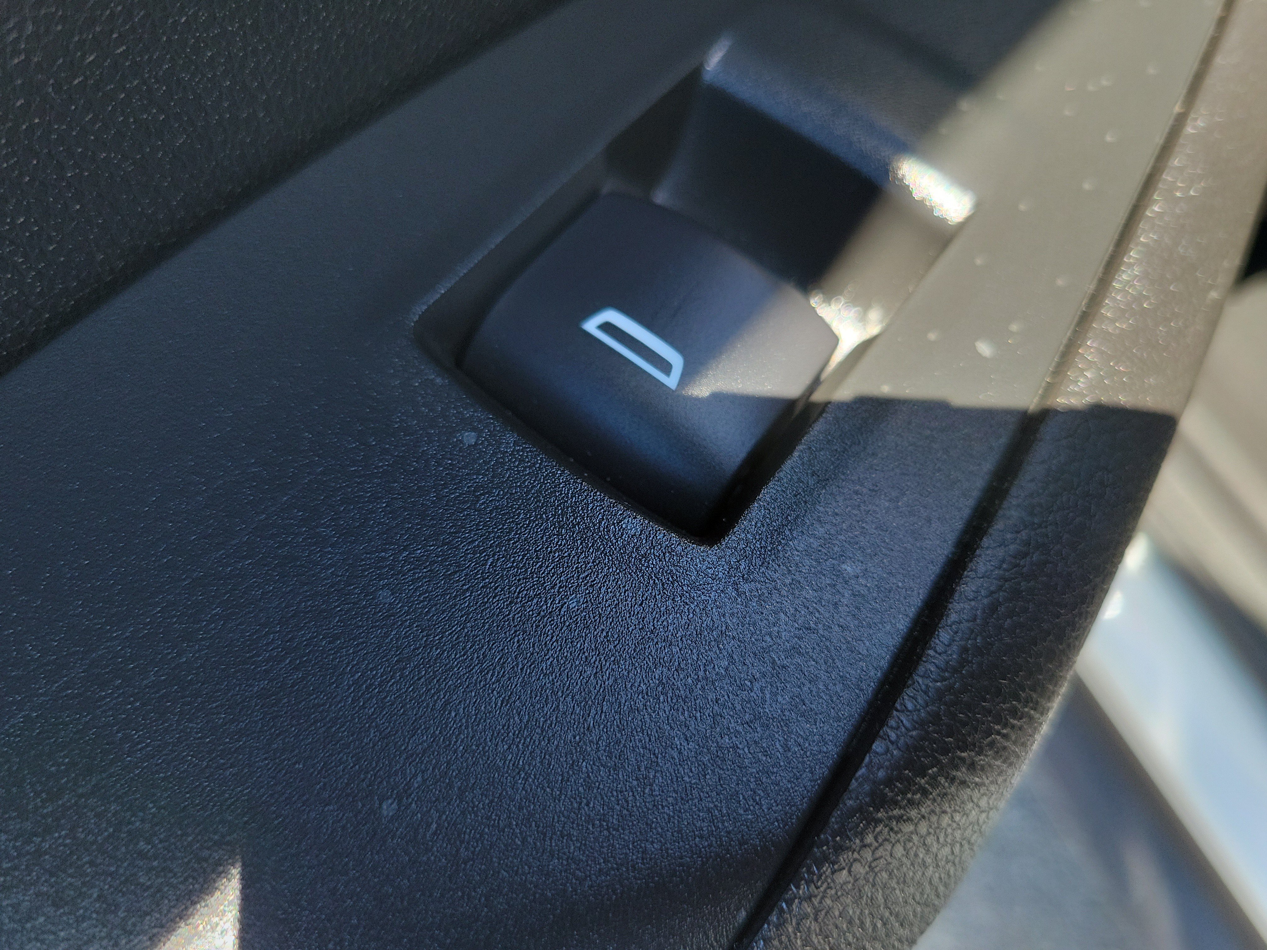 Used 2025 Chevrolet Trax LT FWD image 14