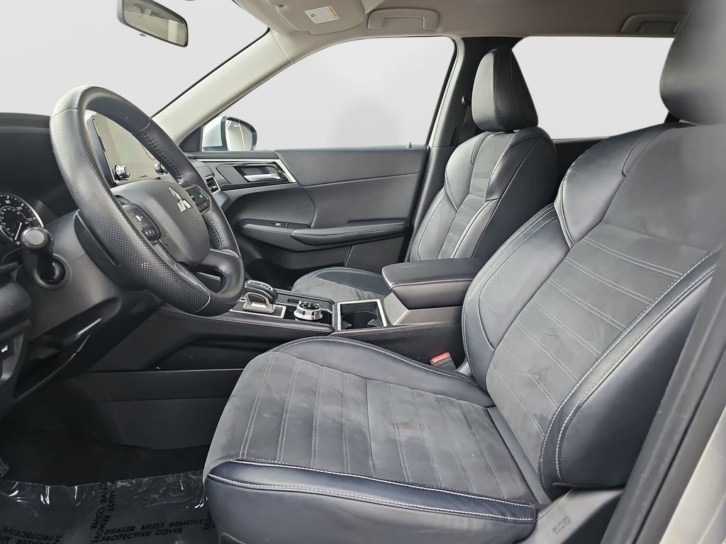 Used 2024 Mitsubishi Outlander SE image 17