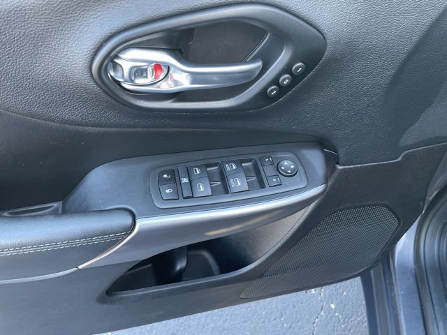 Used 2022 Jeep Cherokee Limited image 21