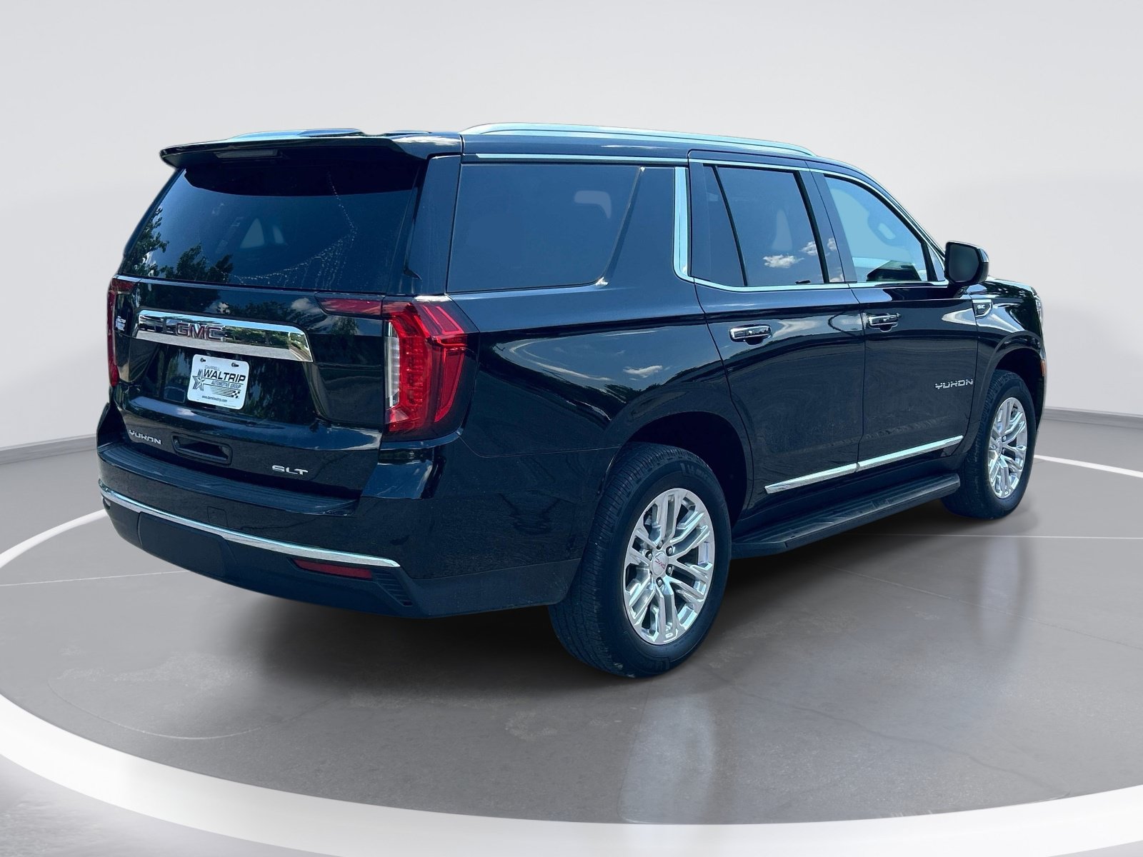 Used 2021 GMC Yukon SLT w/ Rear Media and Nav Package AWD/4WD image 9