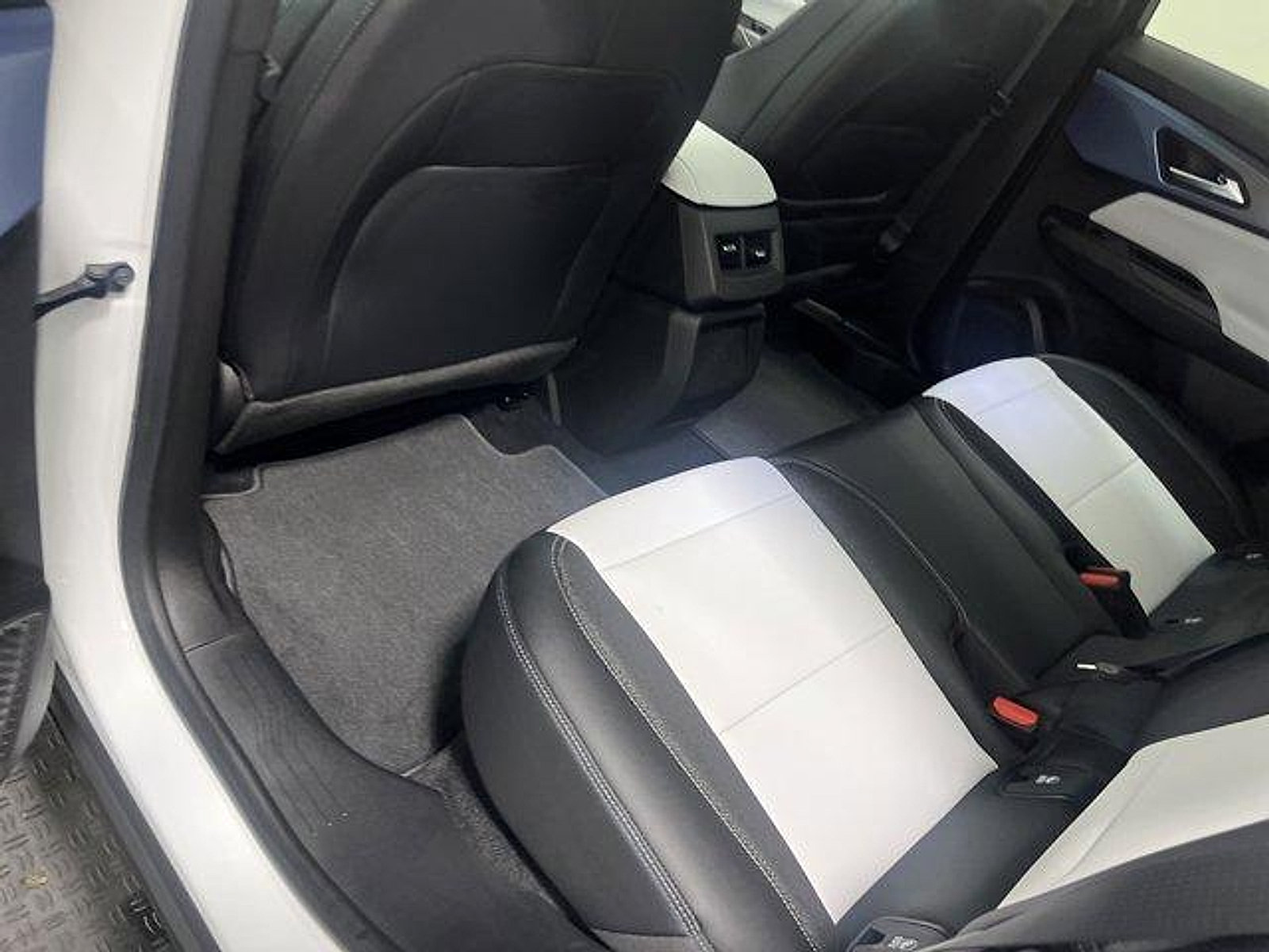 New 2026 Chevrolet Equinox EV LT AWD/4WD image 12