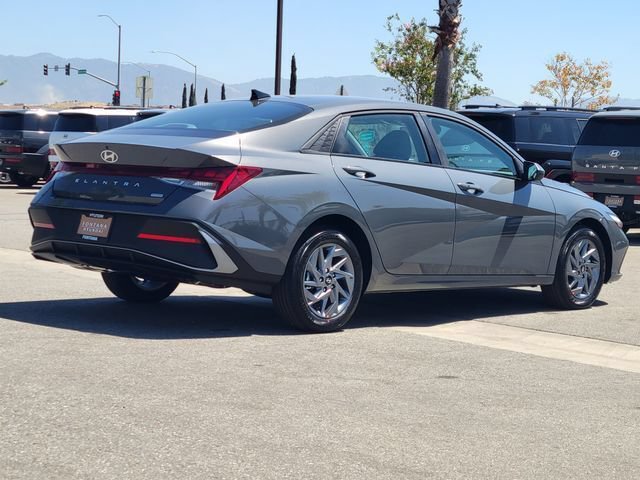New 2026 Hyundai Elantra Hybrid FWD image 4