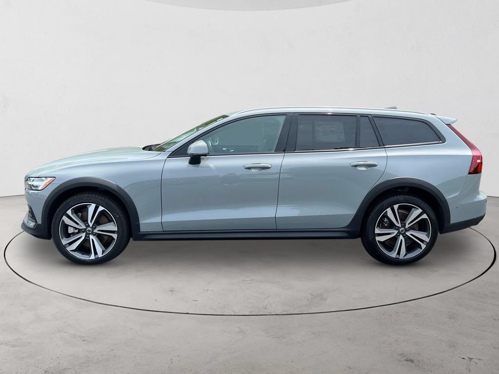 Certified 2025 Volvo V60 B5 Cross Country Plus AWD/4WD image 2