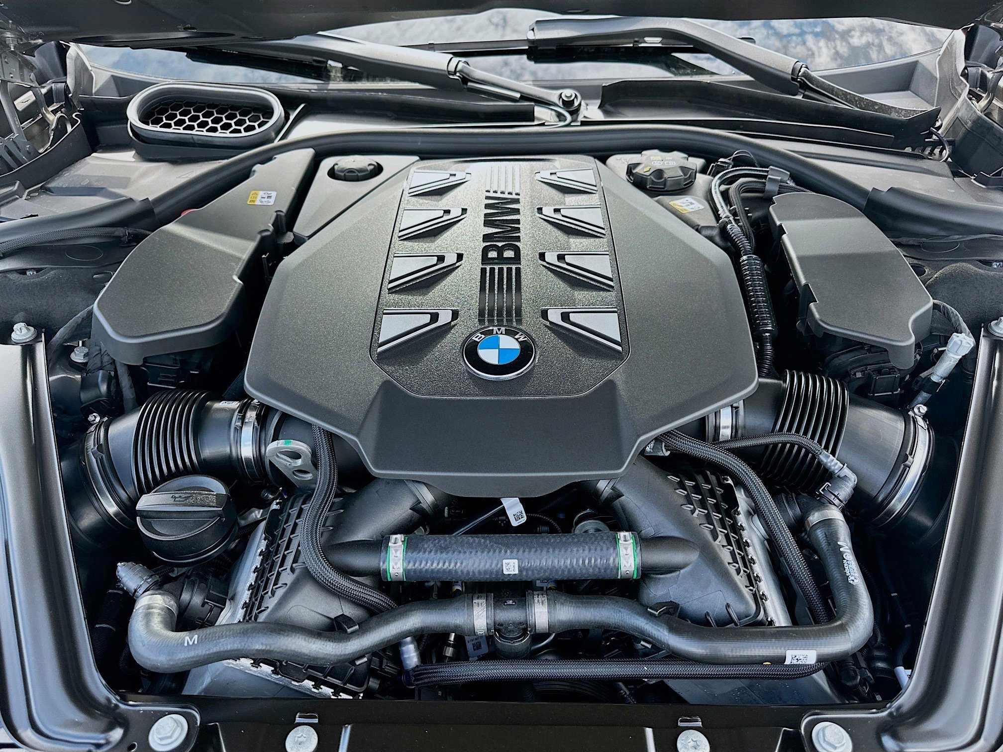 Used 2025 BMW 760i xDrive w/ Executive Package image 33