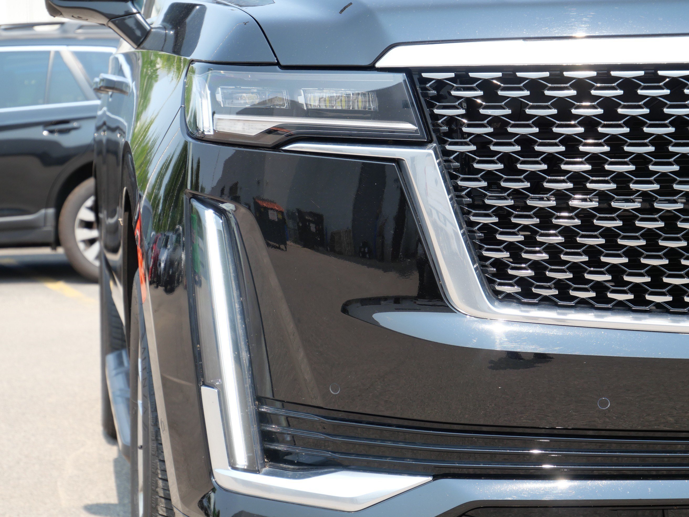Used 2024 Cadillac Escalade Premium Luxury AWD/4WD image 16