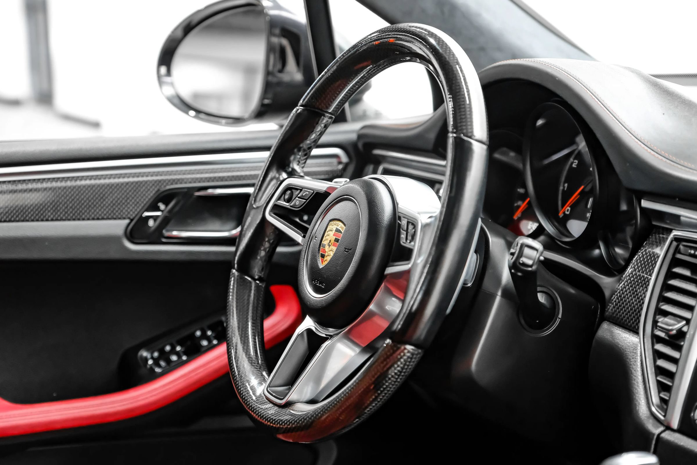 Used 2017 Porsche Macan Turbo AWD/4WD image 11