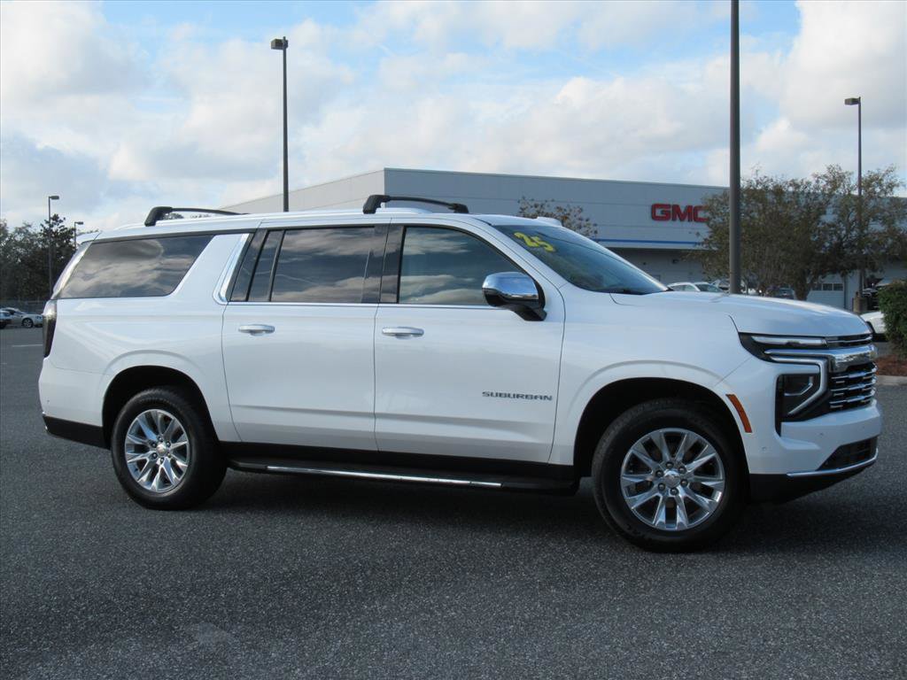 Used 2025 Chevrolet Suburban Premier image 2