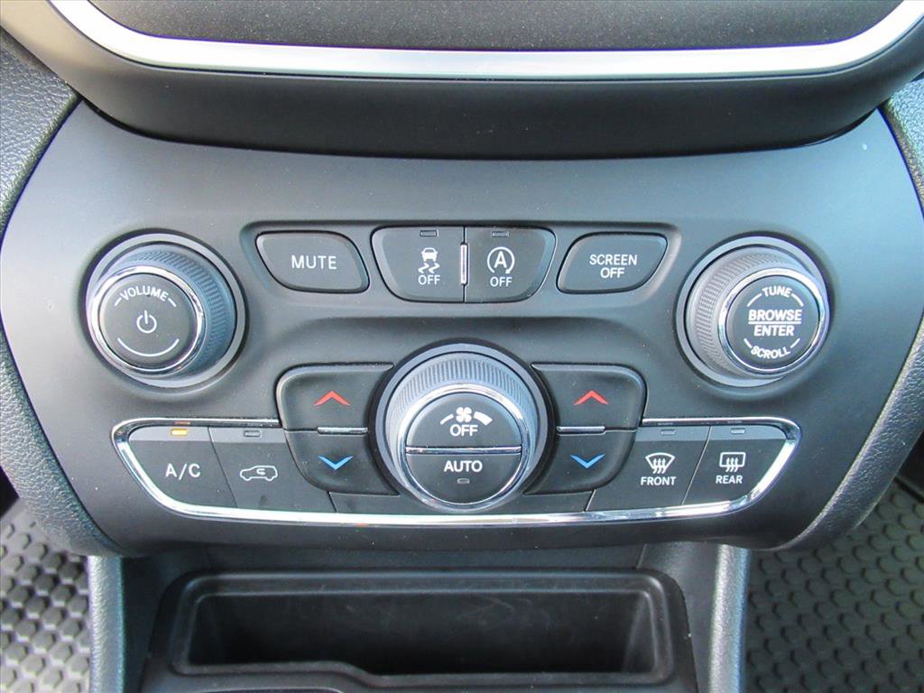 Used 2022 Jeep Cherokee Trailhawk w/ Premium Leather Package AWD/4WD image 26