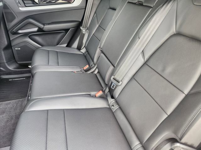 Used 2024 Porsche Cayenne image 12