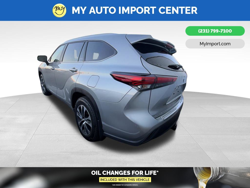 Used 2023 Toyota Highlander XLE AWD/4WD image 4