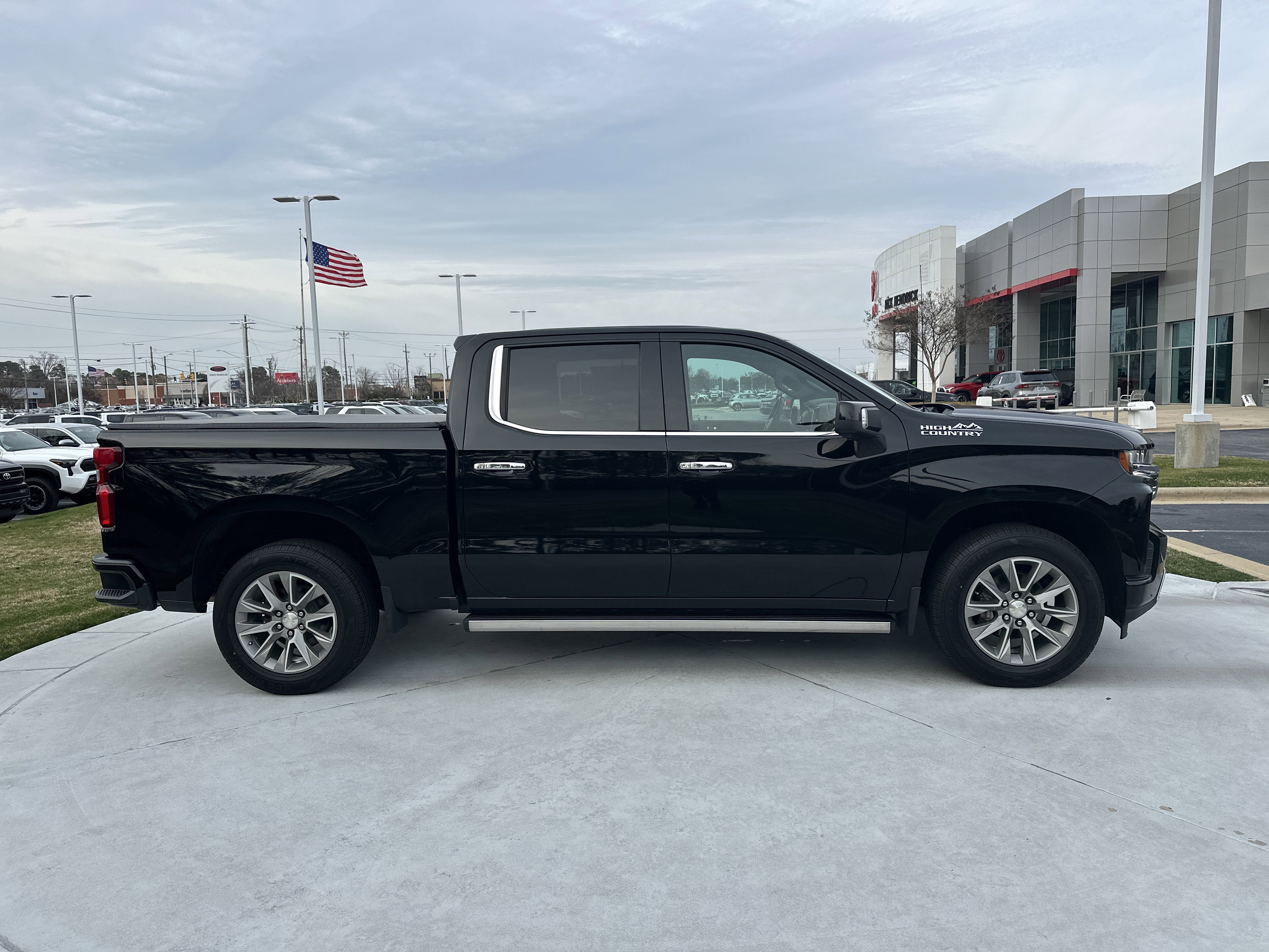 Used 2021 Chevrolet Silverado 1500 High Country w/ Technology Package image 11