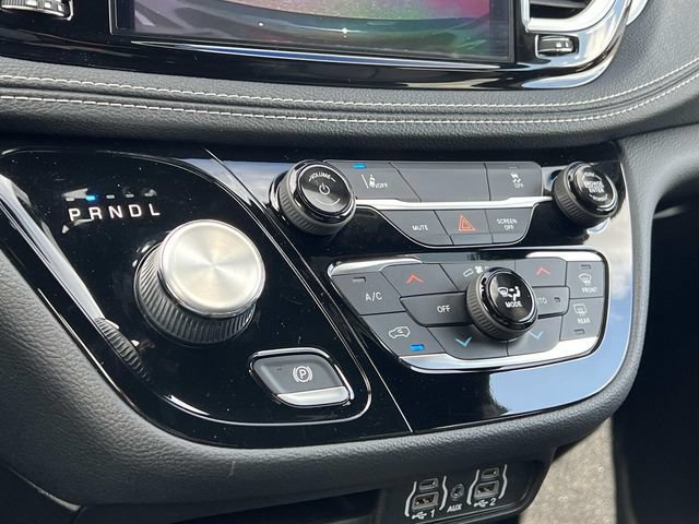 Used 2022 Chrysler Pacifica Touring-L w/ S Appearance Package FWD image 23