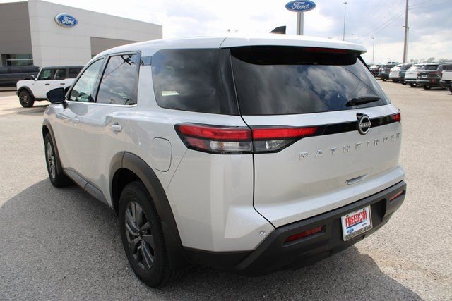 Used 2023 Nissan Pathfinder S image 8
