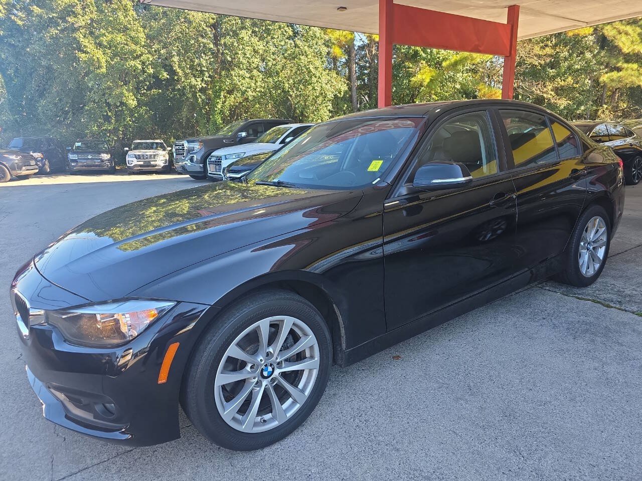 Used 2017 BMW 320i xDrive Sedan AWD/4WD image 2