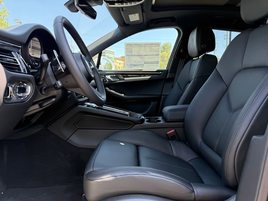 Used 2025 Porsche Macan image 13