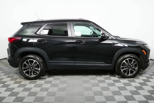Used 2024 Chevrolet TrailBlazer LT w/ Driver Confidence Package image 2