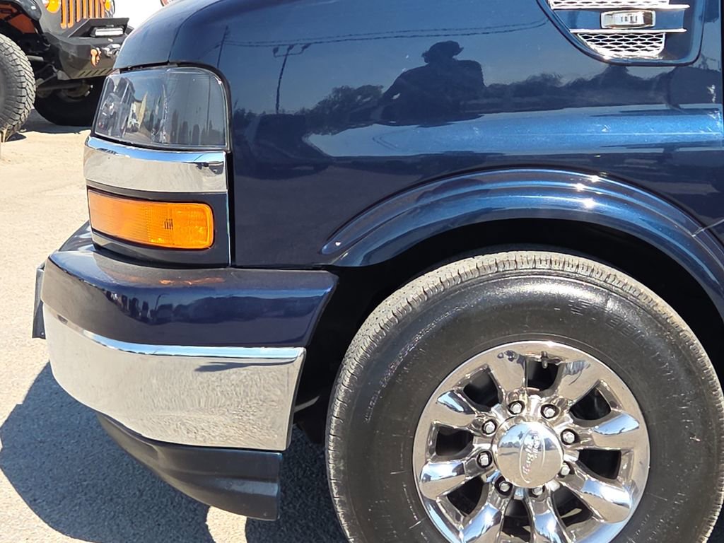 Used 2015 Chevrolet Express 2500 image 5