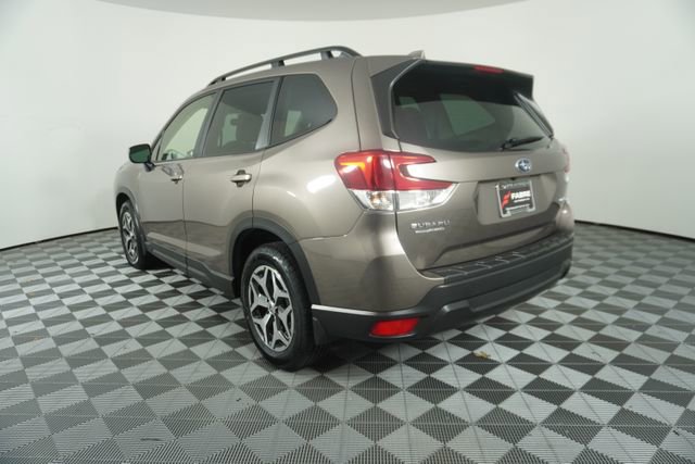 Used 2023 Subaru Forester Premium image 5
