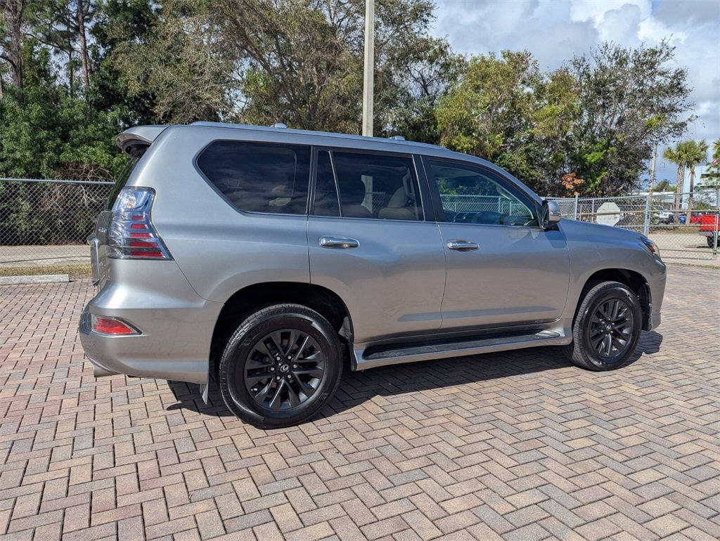Used 2020 Lexus GX 460 Premium w/ Premium Package image 11