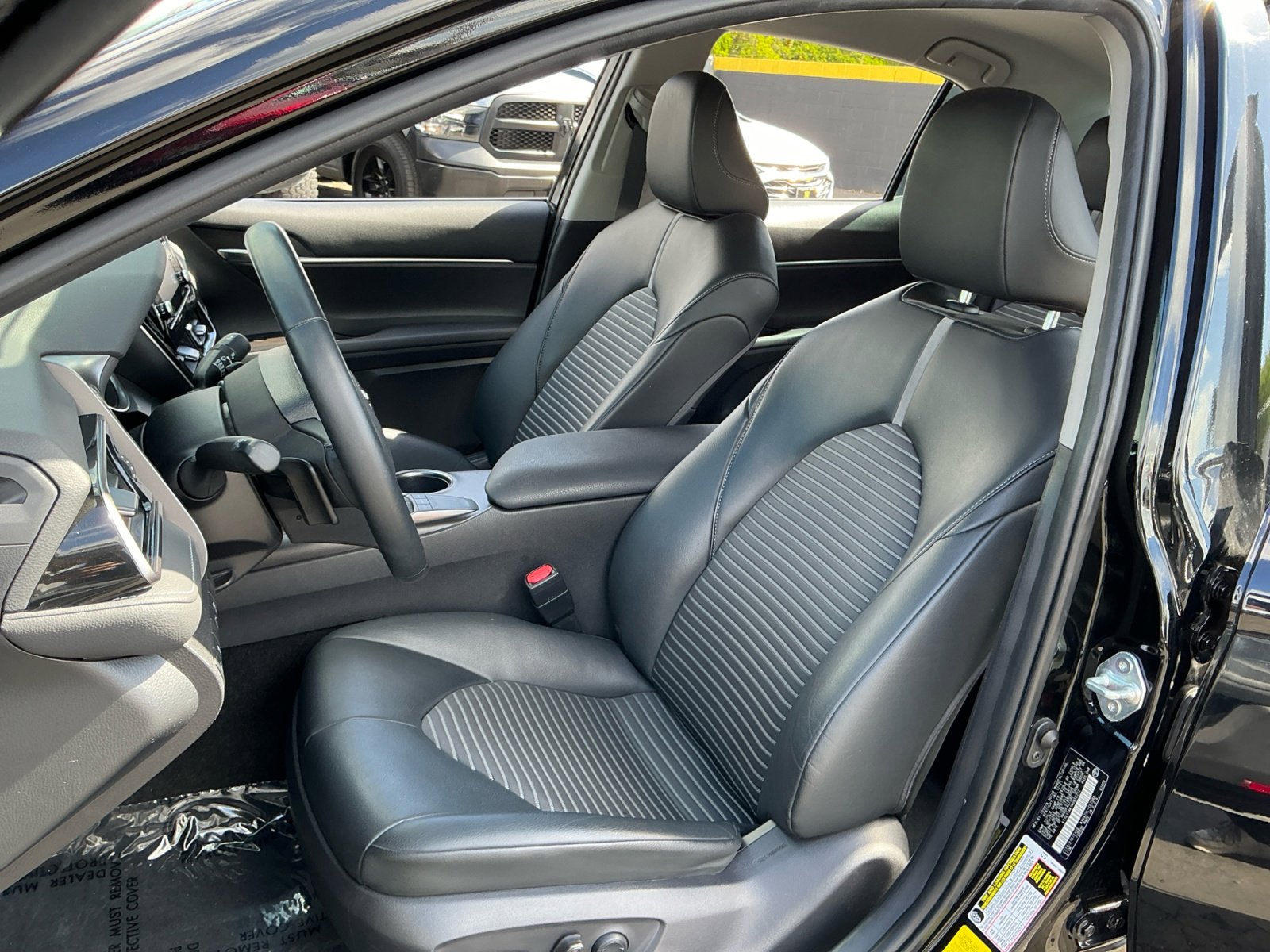 Used 2022 Toyota Camry SE w/ Carpet Mat Package (TMS) FWD image 18
