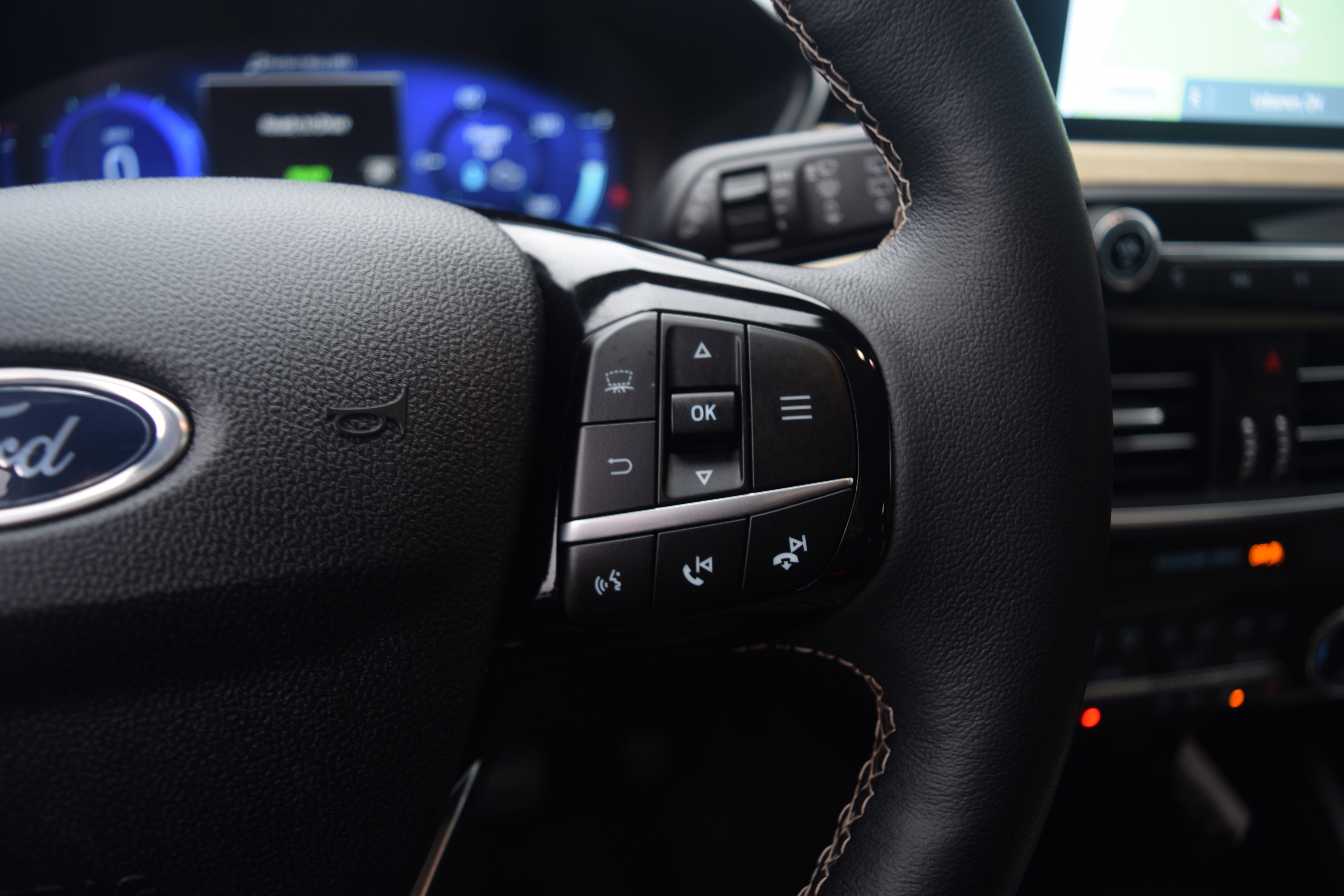 Used 2022 Ford Escape Titanium w/ Titanium Elite Package image 6