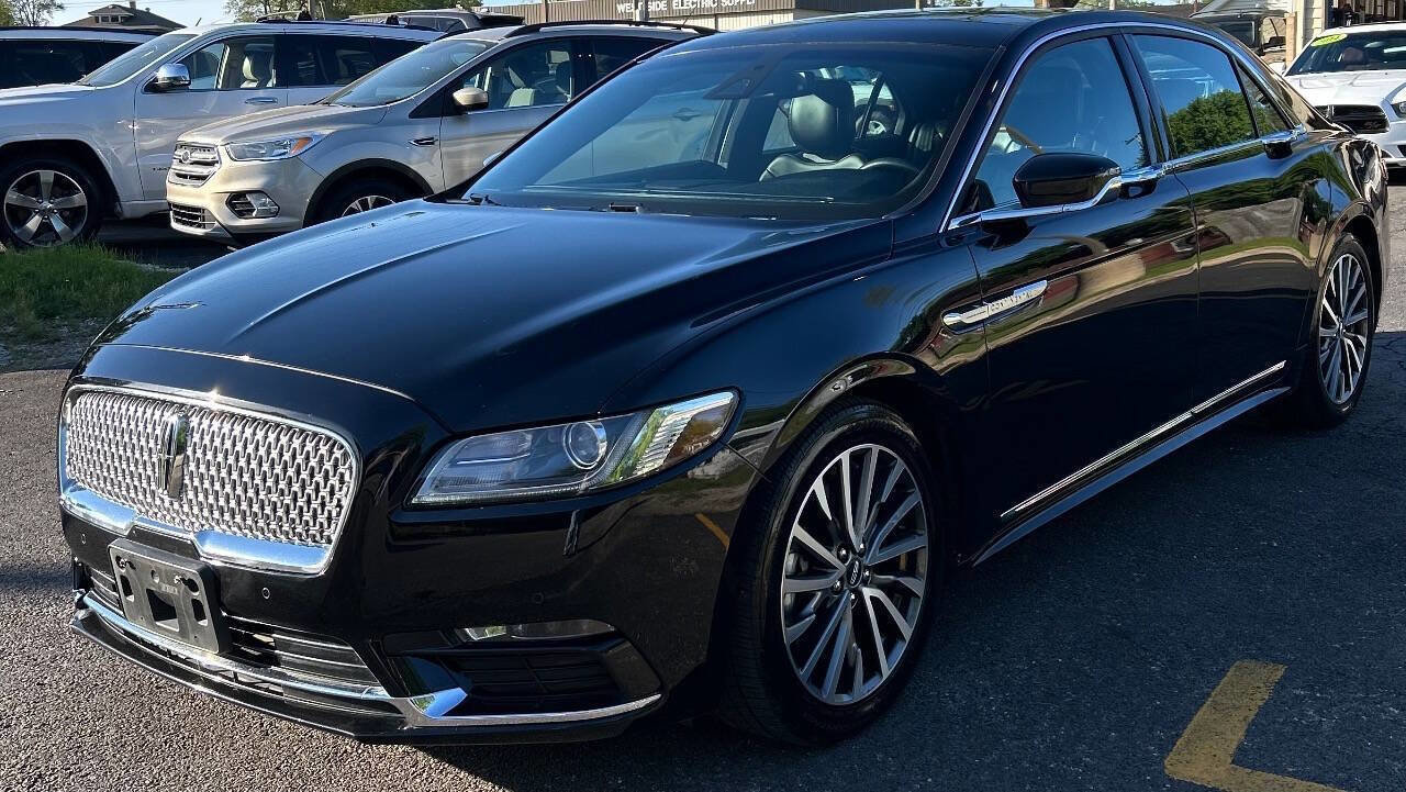 Used 2017 Lincoln Continental Select w/ Climate Package AWD/4WD image 2