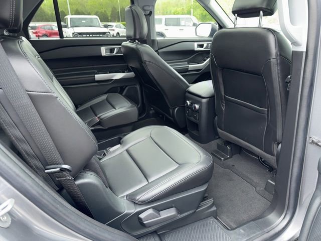 Used 2021 Ford Explorer XLT w/ Equipment Group 202A AWD/4WD image 35