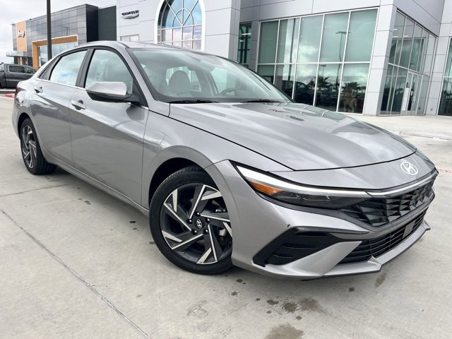 Used 2025 Hyundai Elantra Limited image 1