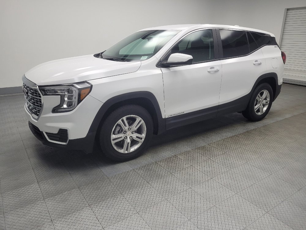 Used 2024 GMC Terrain SLE image 2
