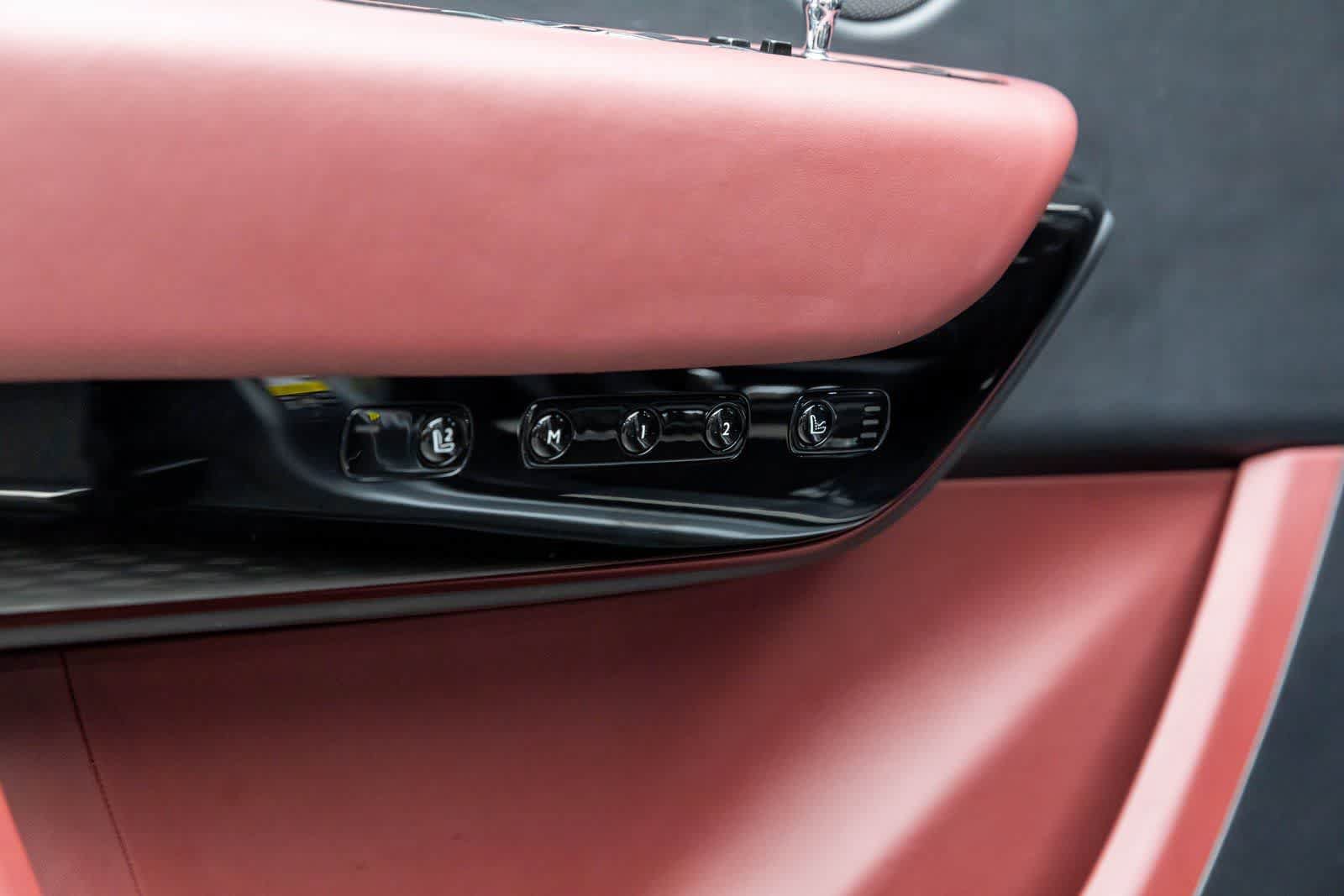 Certified 2022 Rolls-Royce Cullinan AWD/4WD image 11