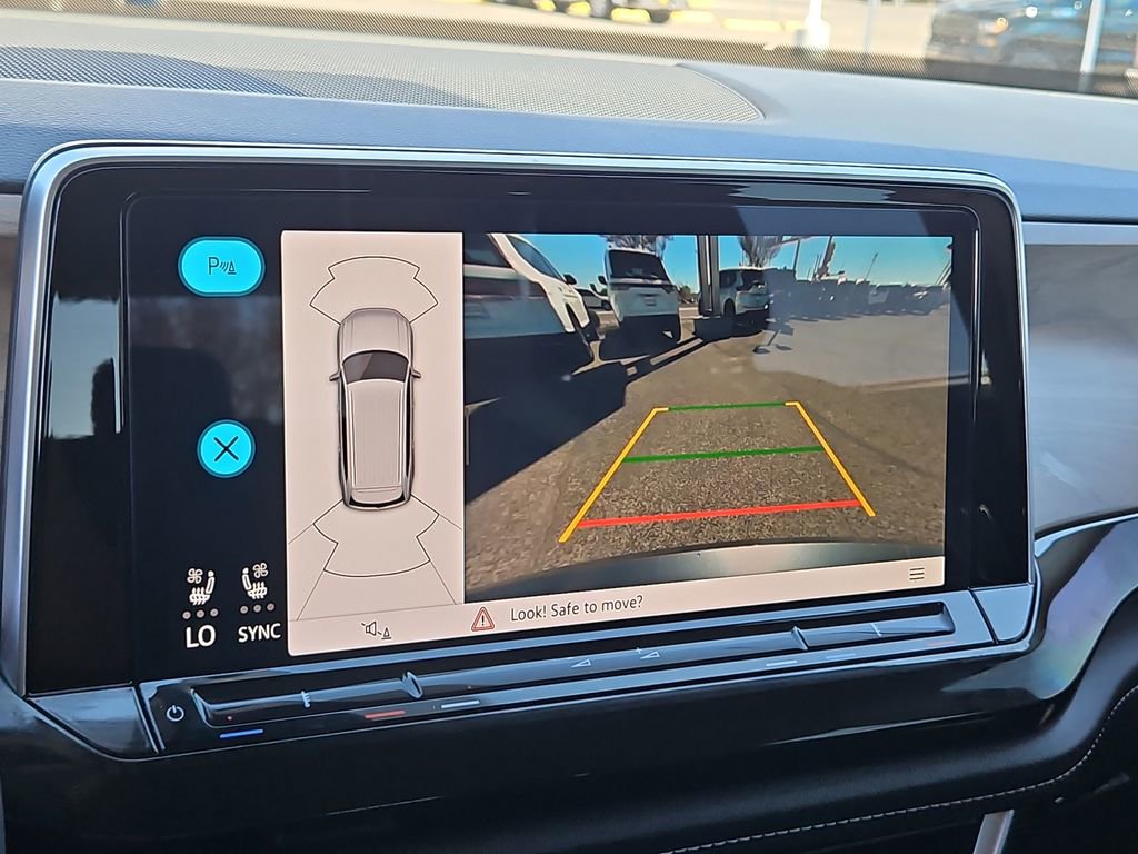 Used 2025 Volkswagen Atlas SE image 15