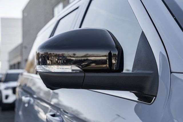 Used 2025 Ford Expedition Active image 28